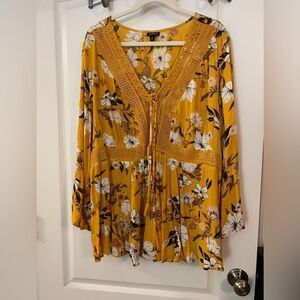 Torrid Babydoll Gauze Yellow Floral Crochet Trim Lace-Up Top Size 2X EUC